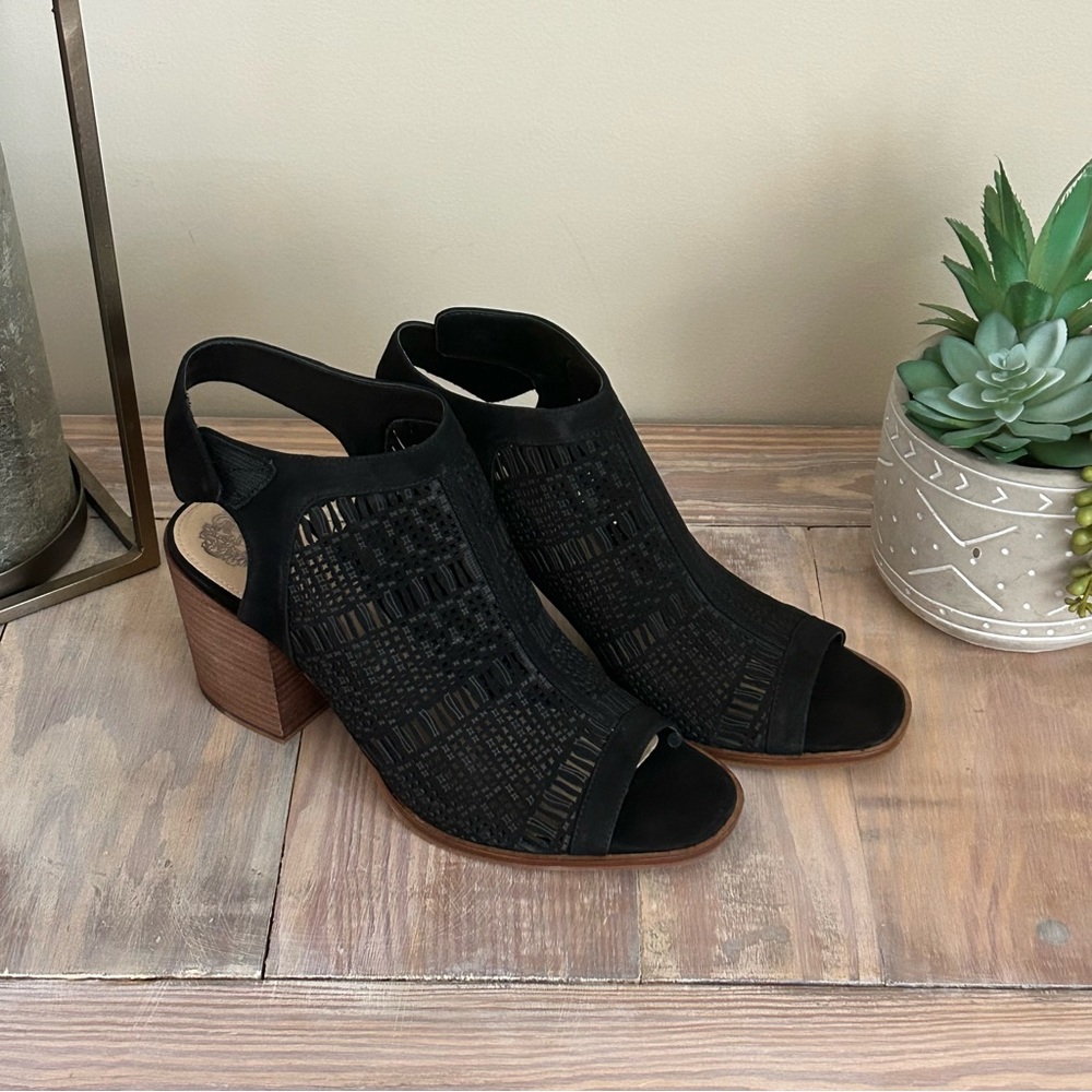 Vince Camuto Black Block Heel Laser Cut Sandal - NEW✨